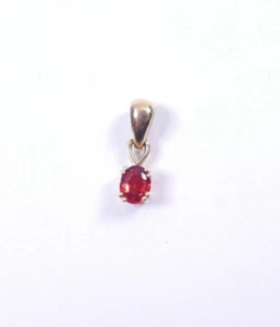 Pendant small Garnet 9 carat yellow gold 14 mm height - Picture 1 of 4