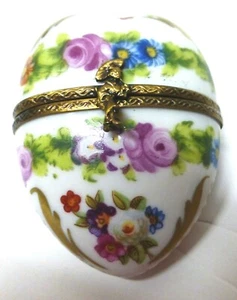 SCATOLA PORTAGIOIE CUORE PORCELLANA LIMOGES VINTAGE - FIORI E SIGNORA CON CHIUSURA PARASOLE - Foto 1 di 4