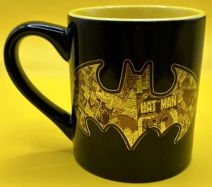 Taza de café Batman Silver Buffalo holográfica DC impresión de cómic 14 oz coleccionistas NUEVA - Imagen 1 de 6