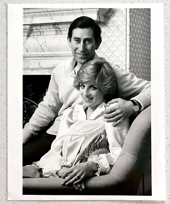 1983 Princesa Diana "Diana e Charles em Kensington" Tipo 1 Foto Original - Imagem 1 de 2