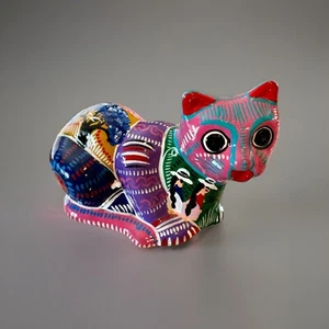 Statuina gatto argilla dipinta a mano gattino colorato viola rosso felino arte popolare messicana - Foto 1 di 8