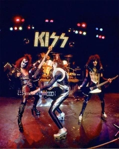 Famosa Rock Band KISS in concerto lucido 8x10 foto stampa rock and roll poster - Foto 1 di 1