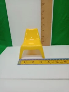 Mini sedia gialla Ikea Huset casa delle bambole europea soggiorno - Foto 1 di 7