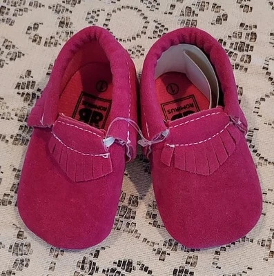 Sapato Mocassim Romirus Bebê Menina Rosa Camurça Tamanho 1 Usado Uma Vez 0-3 Meses - Imagem 1 de 4