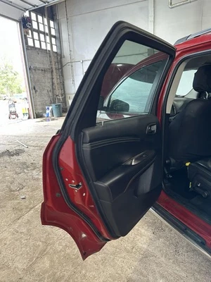 Used Rear Left Door Assembly Rear Side fits: 2015 Dodge Journey electric privacy Foto 1 de 4