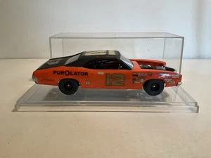 Coche de plástico construido de colección modelo NASCAR #12 Donnie Allison Purolator en estuche - Imagen 1 de 13