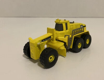 2016 Hasbro Tonka 4” Yellow Diecast Road Grader Construction Truck #08211 - Image 1 of 4