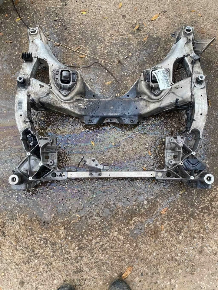 Bmw 4.4l Rwd Front Undercarriage Crossmember OE Fits BMW 550I 2010-2017 - Image 1 of 4
