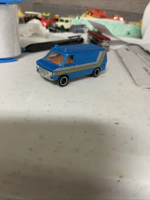 Chevrolet # F22 Chevy Van 1977 vintage Tomica Tomy hecha en Japón 1/78 azul Foto 1 de 4