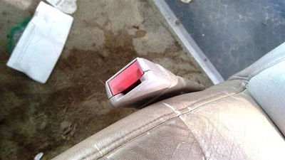 Fivela de cinto de segurança dianteira para motorista 98-02 EXPRESS 1500 VAN 482307 - Imagem 1 de 4