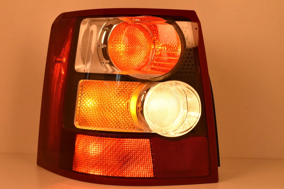 06-09 Range Rover Sport L320 Driver Side Left  Tail Light Lamp Yellow Lens OEM - Image 1 of 4