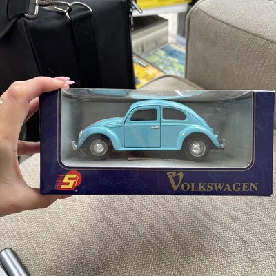 VW 1500 Beetle 1967 blue 1:24 Scale Diecast Detailed Model Car 110295 - Image 1 of 2