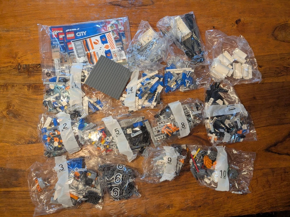 LEGO City Rocket Assembly & Transport Space Port 60229 - New Open Box - Image 1 of 1