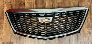 OEM GM (84724564) Take Off Grille For Cadillac XT5 Luxury With Camera Hole - Picture 1 of 11
