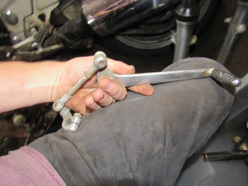 1980 suzuki gs550 l рычаг переключения передач - Изображение 1 из 1