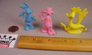 1970's WB Looney Tunes 3 Diener Rubber Erasers Cartoon Figures RoadRunner Bugs - Picture 1 of 4