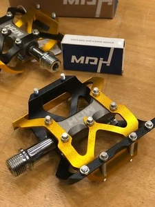 MDH Change PVA02 Medium Area CNC Aluminium Flat Pedal (schwarz gold) - Bild 1 von 3