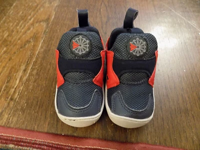 Tênis Reebok infantil fácil de desligar azul vermelho em excelente estado usado tamanho 4 limpo e fofo! - Imagem 1 de 4