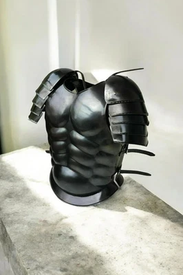 Chaqueta medieval negra espartana con armadura muscular con hombro coraza de batalla romana Foto 1 de 4