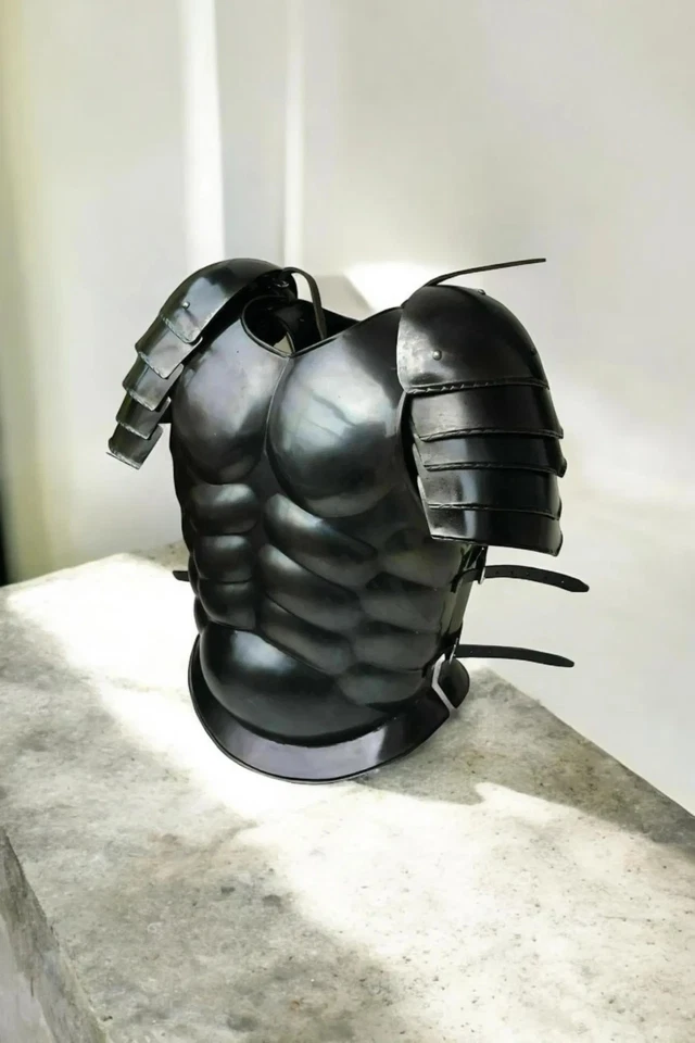 Chaqueta medieval negra espartana con armadura muscular con hombro coraza de batalla romana Foto 1 de 4