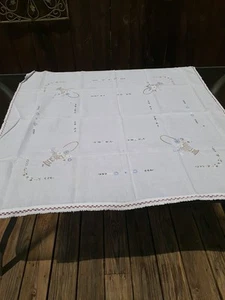 Vintage hand embroidery tablecloth 40 x 40 flowers basket - Picture 1 of 5