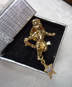 Made in USA ~ KIRK'S FOLLY Goldtone CHERUB & Crystal STAR Lapel Pin - Picture 1 of 3