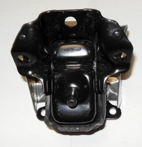 GM GENUINE 25847739 Engine Mount - Picture 1 of 11