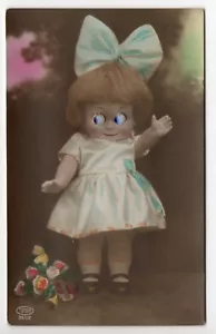 CARTOLINA ILLUSTRATA BAMBINA CON OCCHI RILIEVO NO MOBILI KHB 351/2 1964 - Foto 1 di 1