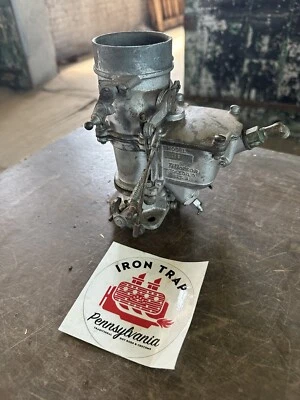 Carburador Ford 1934-37 V8 Tillotson usado 2-BBL UD-1 Foto 1 de 4