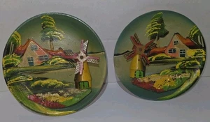 2 Platos de Pared de Madera Holanda 3D Molino de Viento Casa de Campo Pintado a Mano Decoración Vintage Años 80 - Imagen 1 de 9