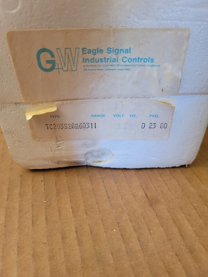 Eagle Signal Industrial TC203S28A60311 TC-2  Solid State Temperature Controller - Image 1 of 4