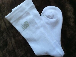 WOMENS HI QUALITY COTTON SOFT WHITE OR BLACK LONG CREW SOCKS NEW BALANCE - Picture 1 of 4