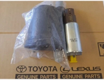  Genuine Toyota PUMP FUEL 23221-0A040 and fuel filter oem Corolla 98-02 - Imagen 1 de 4