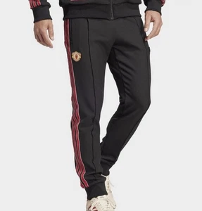 Pantaloni da pista Adidas Manchester United Terrace Icons neri da uomo M *NUOVI* JF0359 $90 - Foto 1 di 8