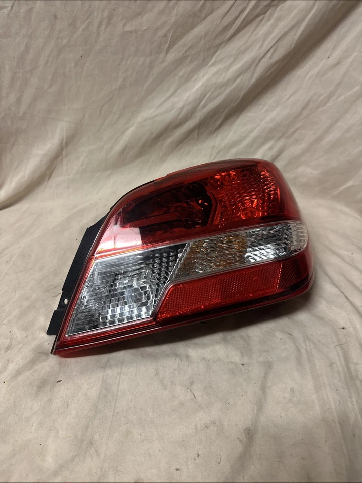Luces traseras derecha/pasajero/RT Mitsubishi Mirage G4 2016-2019 OEM Foto 1 de 4