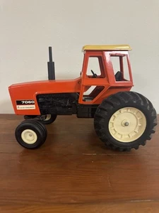 VINTAGE ORIGINAL ERTL 1/16 SCALE ALLIS CHALMERS 7060 FARM TOY TRACTOR - Picture 1 of 6