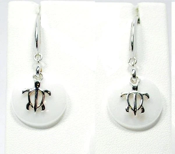 ROUND DISC WHITE CERAMIC RHODIUM 925 SILVER HAWAIIAN PETRO TURTLE HOOK EARRINGS Foto 1 de 1