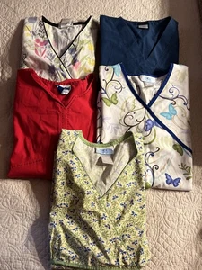 Paket mit 5 Scrubs Damenoberteilen Größe Medium - Bild 1 von 16