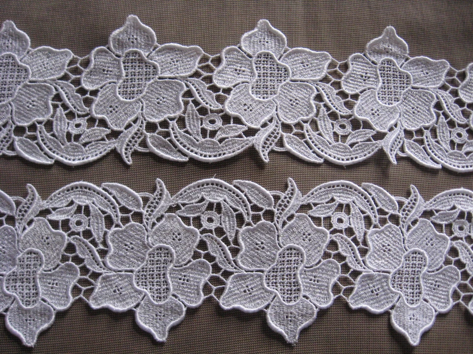 9 1/2 YDS SCALLOPED PURE WHITE BRIDAL FLORAL RAYON VENISE LACE EDGE - Image 1 of 1