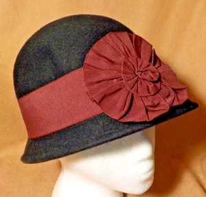 Damen 100% Wolle schwarz Cloche Hut von D&Y mit Hutschachtel - Bild 1 von 3