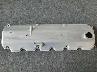 Couvercle de soupape moteur BmW E21 323i 11121277018 - Photo 1/4