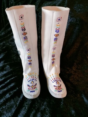 mocasines con cuentas hechos a mano Foto 1 de 4