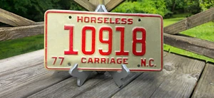 1977 | Original NC Horseless Carriage Plate - Red - Picture 1 of 2