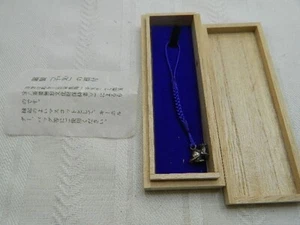 Ciondolo ratto Netsuke giapponese argento 800 su corda intrecciata blu in scatola di legno - Foto 1 di 6