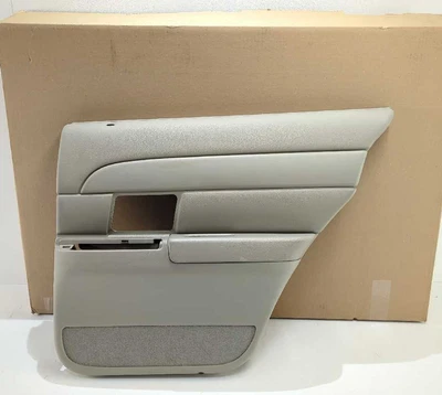 Nuevo panel de moldura de puerta trasera derecha original Ford 2003-2011 Crown Victoria gris piedra OEM Foto 1 de 4