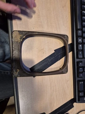 PORSCHE 944 DASH CENTER CONSOLE SHIFTER TRIM BEZEL 棕色早期原始设备制造商 — 第 1/3 张图片