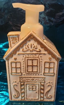 Dispensador de jabón de manos espumoso para casa de pan de jengibre Bath&Body Works Foto 1 de 4