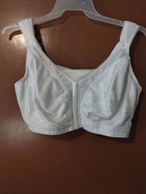 46D PLAYTEX FLEX BACK 4695 FRONT CLOSE WIREFREE BRA-THICK STRAPS-WHITE PREOWNED - Image 1 of 4