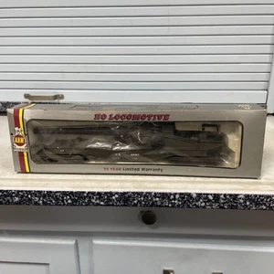 AHM HO Scale U.S. Army Military Freight Flat Car with Howitzer Cannon 114 C90122 - Bild 1 von 10