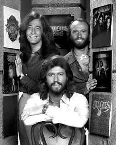Musical Group THE BEE GEES Glossy 8x10 Photo Barry Robin Maurice Gibb Portrait - Picture 1 of 1